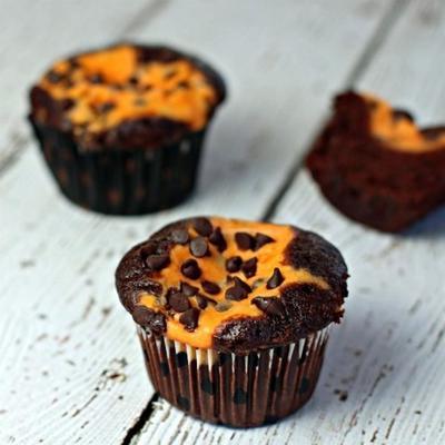 chocolade cupcakes met pompoen cheesecake vulling