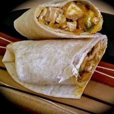 fajita-stijl veganistische tofu burrito