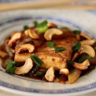 geroerbakte tofu met cashewnoten