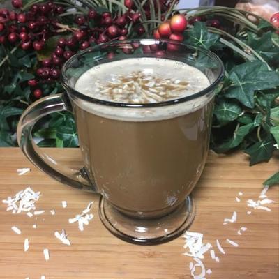 low-carb paleo en zuivel-vrije kokosnoot vuile chai latte voor twee