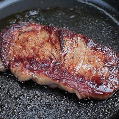 biefstuk met behulp van de fast-flip-methode