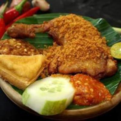 ayam penyet pedas (indonesische pittige kip penyet)