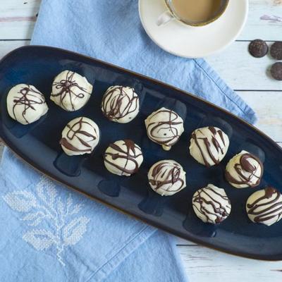 no-bake baileys® cheesecake ballen