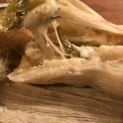 poblano en tamales kaas (tamales de rajas con queso)