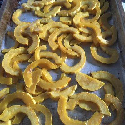 makkelijk in de oven geroosterde delicatese squash