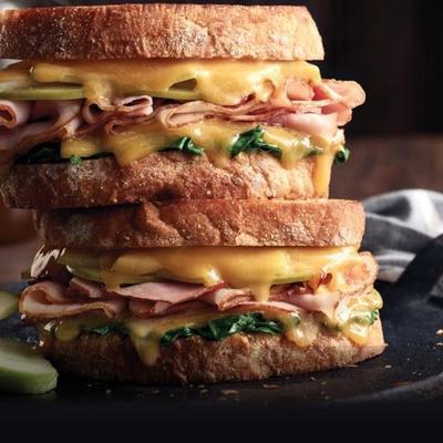 berenkop bold® bourbonridge ™ ongezuurde gerookte ham en gouda sandwich