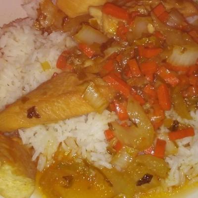 Aziatische paksoi en kippensalade over rijst