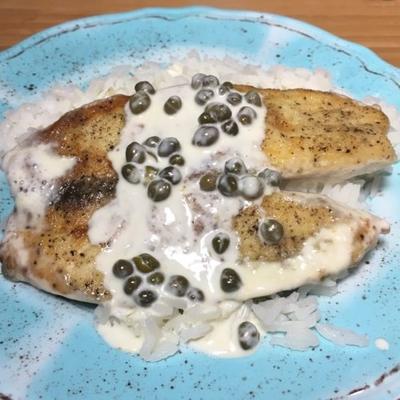 gefrituurde tilapia-filets met kappertjes