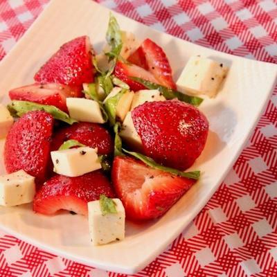 aardbeien caprese salade