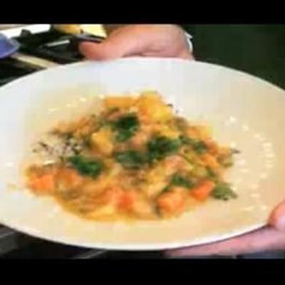 veganistische aardappel en butternut squash curry