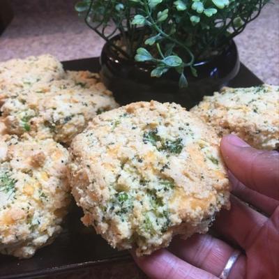 Keto broccoli cheddar koekjes