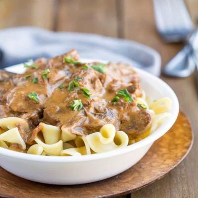 romige slowcooker beef stroganoff