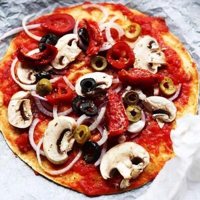 veganistische groente met dubbele tortilla-pizza