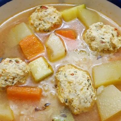 mexicaanse kip gehaktbal soep (sopa de albondigas de pollo)