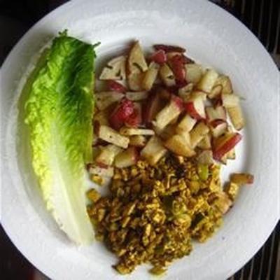 gekruide veganistische tofu klauteren en olijfolie-geroosterde aardappelen met Herbes de Provence