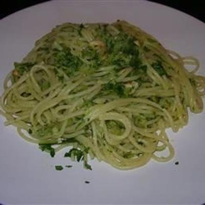 spaghetti met courgette en amandelen