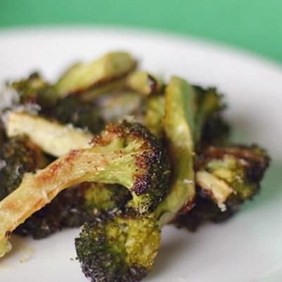 in de oven geroosterde broccoli in folie