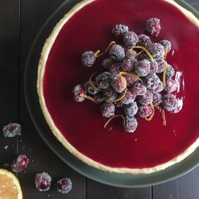 cheesecake met cranberry glazuur en gesuikerde veenbessen