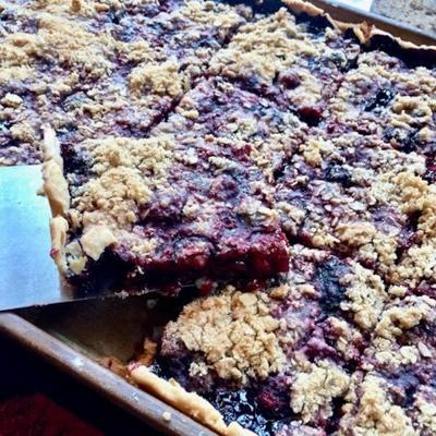 makkelijke drie-bessen crumble plaktaart