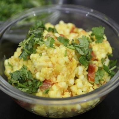 sabudana khichdi (tapioca met aardappelen en pinda's)