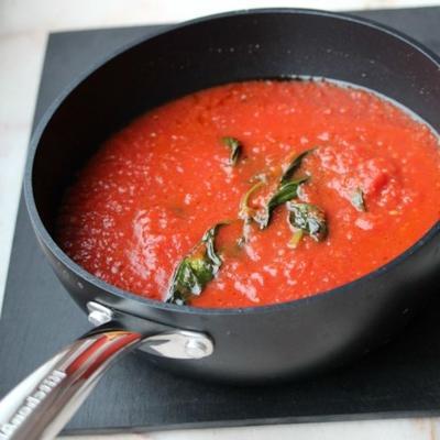 sugo di pomodoro (authentieke Italiaanse tomatensaus)