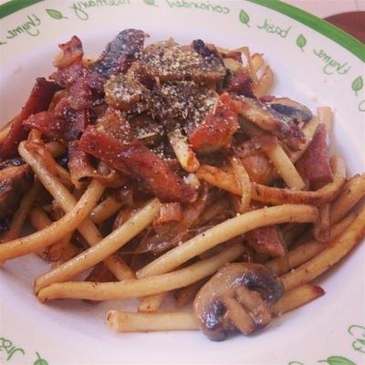 gebroken pasta met champignon, ui en knapperige spam®