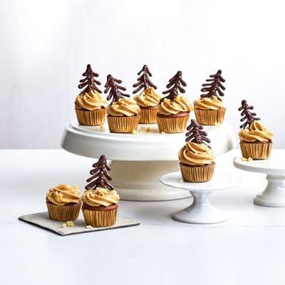 ghirardelli mini peperkoek-chocoladeschilfer cupcakes met melasse buttercream