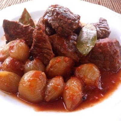 rundvlees stifado in de slowcooker