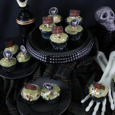 veganistische halloween chocolade cupcakes met vegan matcha suikerglazuur