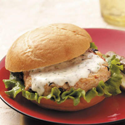 Fiesta hamburger met koriander-ranch saus