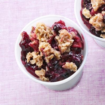 blueberry rabarber crisp