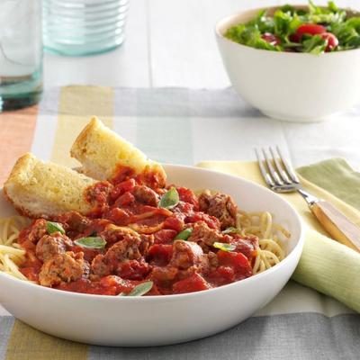 slow cooker spaghetti saus over linguine