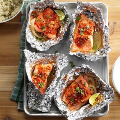 Aziatische stijl zalm pakketten