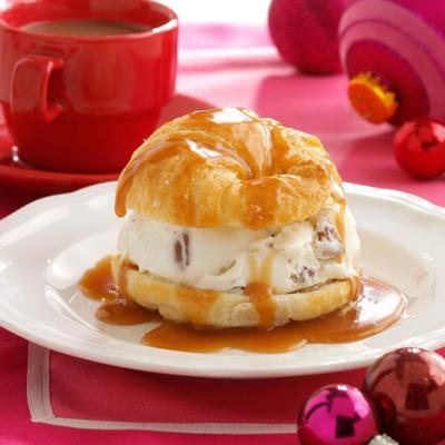 faux boter pecannoot profiteroles met warme karamelsaus