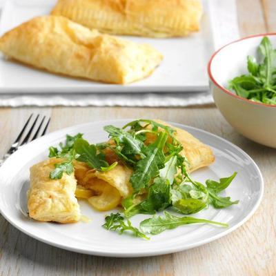 appel, witte cheddar en rucola-taart