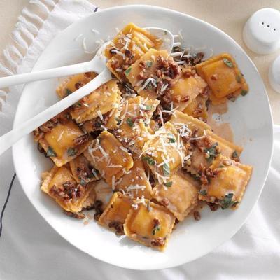 butternut squash ravioli met bruine suiker pecan salieboter