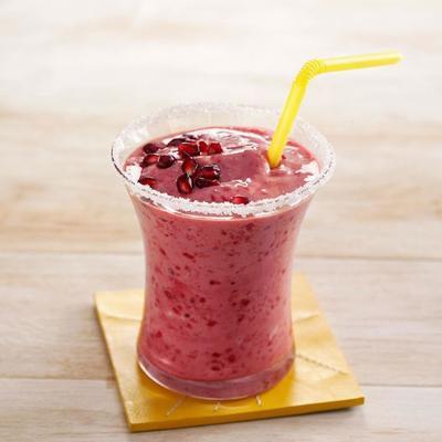 Raspberry-pommegranate smoothie