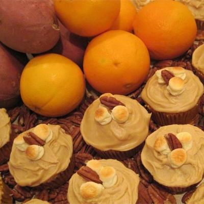 candy'd zoete aardappel cupcakes met bruine suikerglazuur