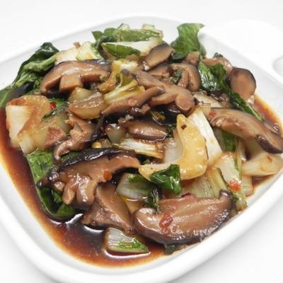 bok choy en shiitake roerbakken