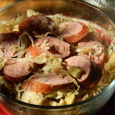 de originele kielbasa en zuurkool