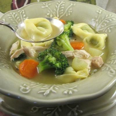 kip tortellini soep met broccoli