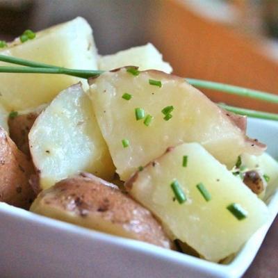 gekookte aardappelen met bieslook