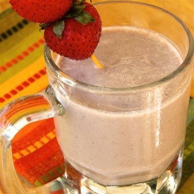 smoothie van chocolade, aardbei en banaan