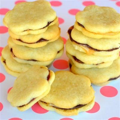 gezouten caramel chocolate sandwich cookie