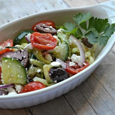 Griekse zoodle salade