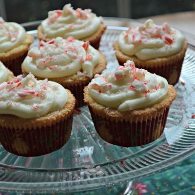 pepermunt cupcakes met marshmallow pluis witte chocolade glazuur