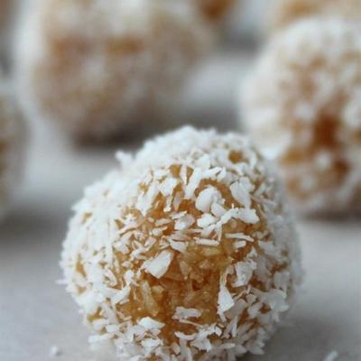 qumbe (east african coconut candy)