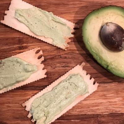 knoflook en avocado-vegan roomkaas smeren