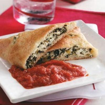 drie-kaas spinazie calzones