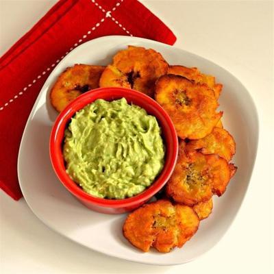 gebakken bakbananen met avocado dip